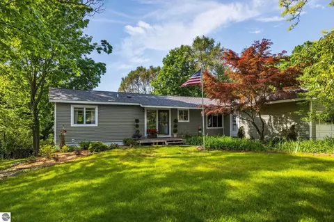 2843 Sherwood Dr, Traverse City, MI 49686