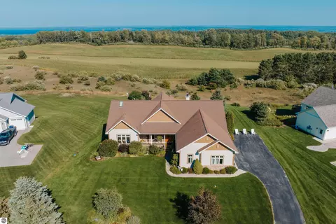 8353 E Boca Vista Trl, Traverse City, MI 49684