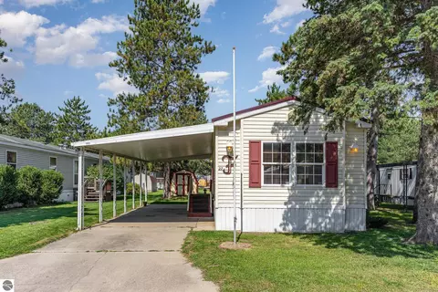 27 Evergreen Dr, Saint Louis, MI 48880