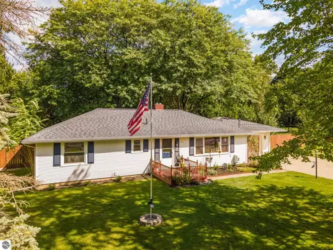 211 Greenfield Dr, Mount Pleasant, MI 48858