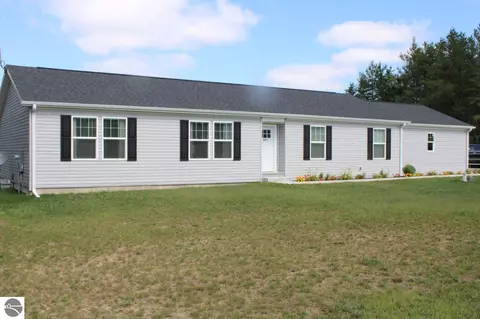 881 SW Quail Dr, Kalkaska, MI 49646