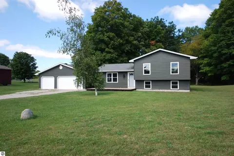 1855 Black Bark Ln, Traverse City, MI 49696