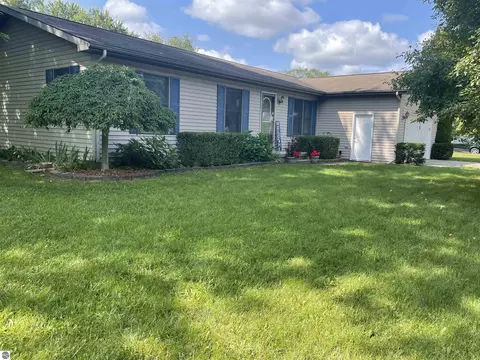 2002 Mackenzie Dr, Mount Pleasant, MI 48858