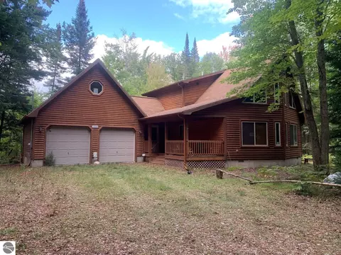 1020 Rosemarie St, Roscommon, MI 48653