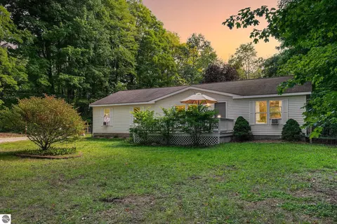 10890 Vans Ln, Fife Lake, MI 49633