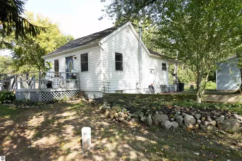 4634 N Mission Rd, Rosebush, MI 48878