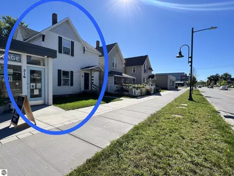 514 Eighth St, Traverse City, MI 49686