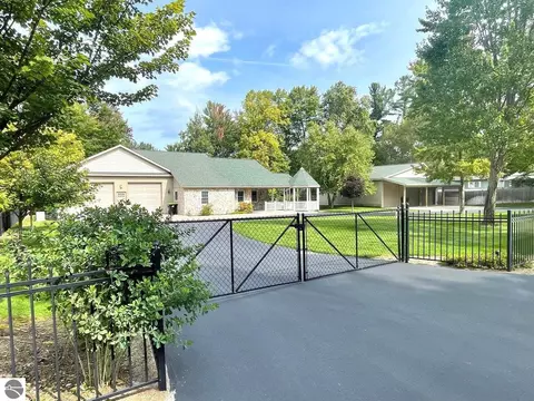 9967 W Pleasant Rd, Saint Helen, MI 48656