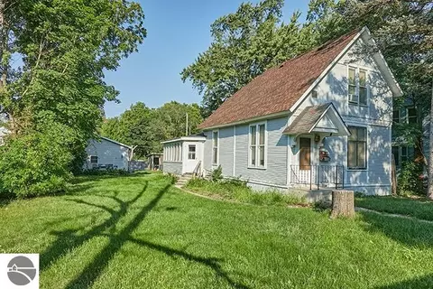 216 S Division St, Traverse City, MI 49684