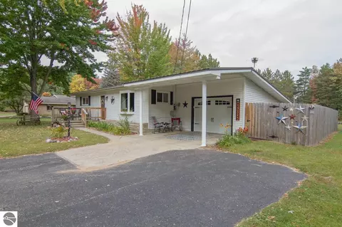 506 Murphy St, Coleman, MI 48618