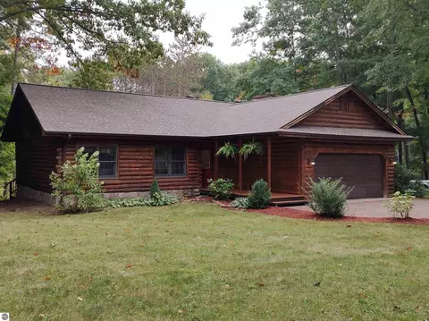 3354 Lamp Post Ln, Traverse City, MI 49685