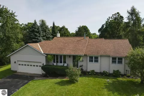 10032 E Harbor Hill Dr, Traverse City, MI 49684