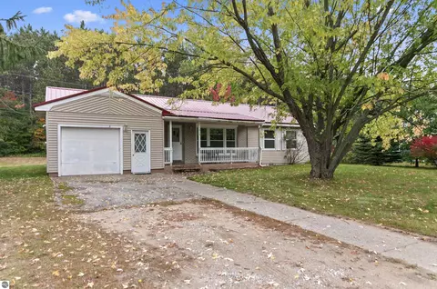 1914 Mary St, Cadillac, MI 49601