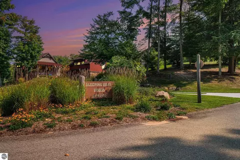 Unit 10 Old Trail, Frankfort, MI 49635