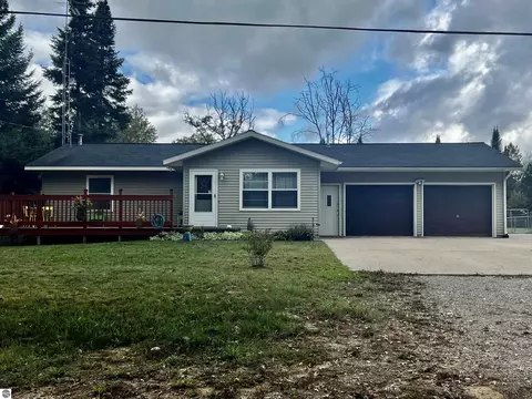 3809 Woods Rd, Harrison, MI 48625