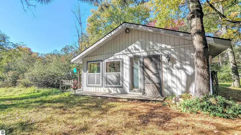 11756 E 32 12 Rd, Cadillac, MI 49601