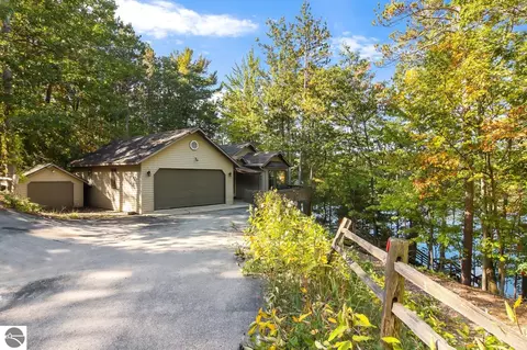 295 Rasho Rd, Traverse City, MI 49696
