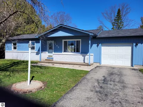 148 Roberta Dr, Tawas City, MI 48763