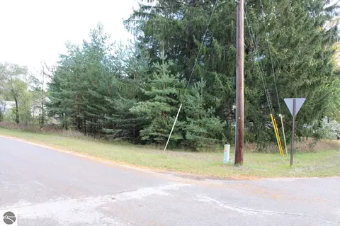 7 George St, Kalkaska, MI 49646