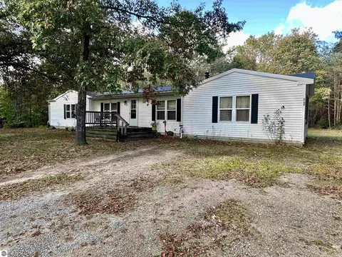 5749 Walton Rd, Kingsley, MI 49649