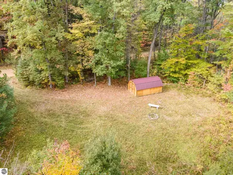 9196 Harrison Ave, Harrison, MI 48625