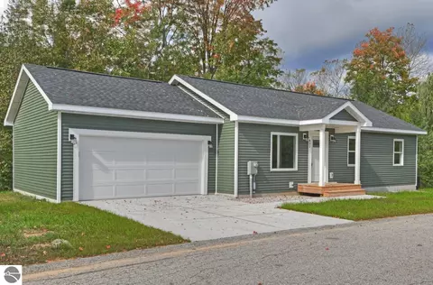 431 Kingsley Ridge Dr, Kingsley, MI 49649