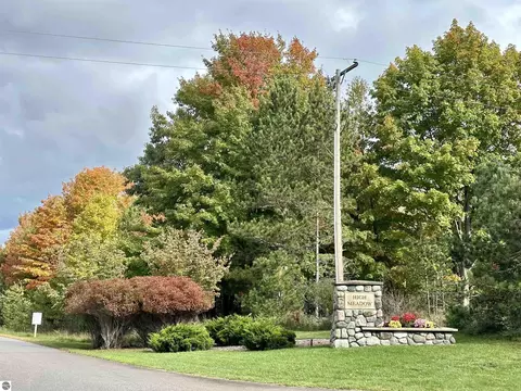 Unit 22 High Meadows, Frankfort, MI 49635