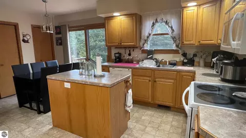 203 Laura June Dr, Leroy, MI 49655 photo 12
