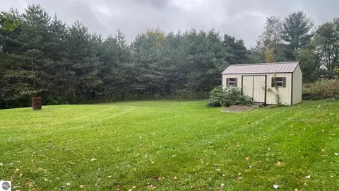 203 Laura June Dr, Leroy, MI 49655 photo 6