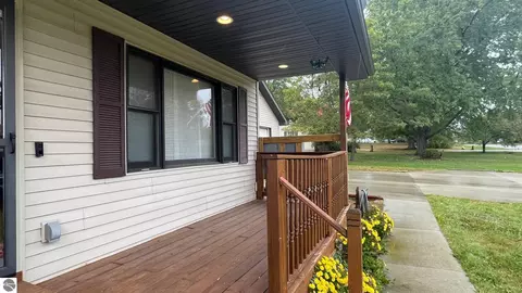 203 Laura June Dr, Leroy, MI 49655 photo 9