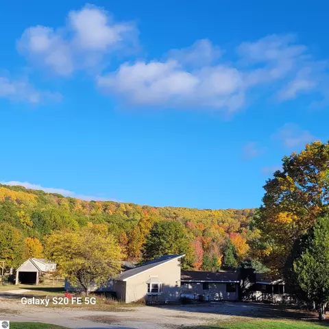 816 Pleasant Vly, Boyne City, MI 49712