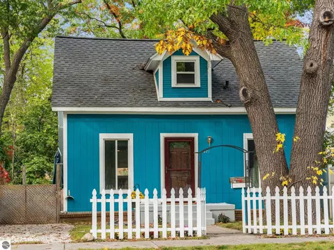 871 E State St, Traverse City, MI 49686