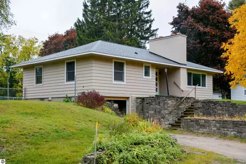 1330 N Orchard Dr, Traverse City, MI 49686