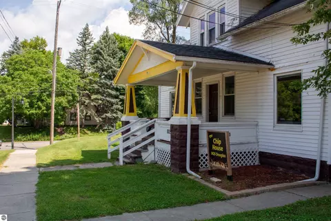 805 S Douglas Dr, Mount Pleasant, MI 48858