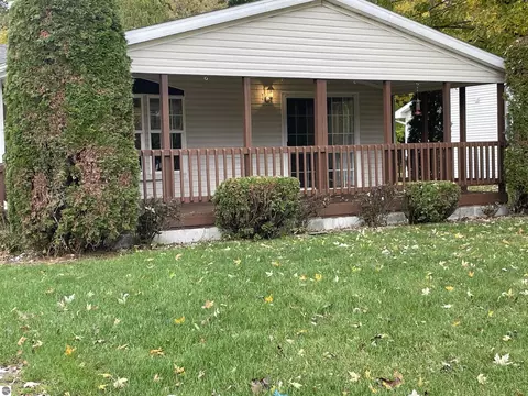 8160 Upton Dr, Shepherd, MI 48883 photo 2