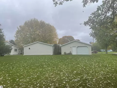 8160 Upton Dr, Shepherd, MI 48883 photo 33