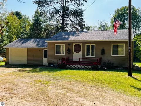 4463 W 48 Rd, Cadillac, MI 49601