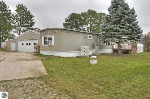 1811 E Flamingo Dr, Traverse City, MI 49685