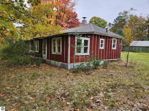 1180 Klein Rd, Sterling, MI 48659