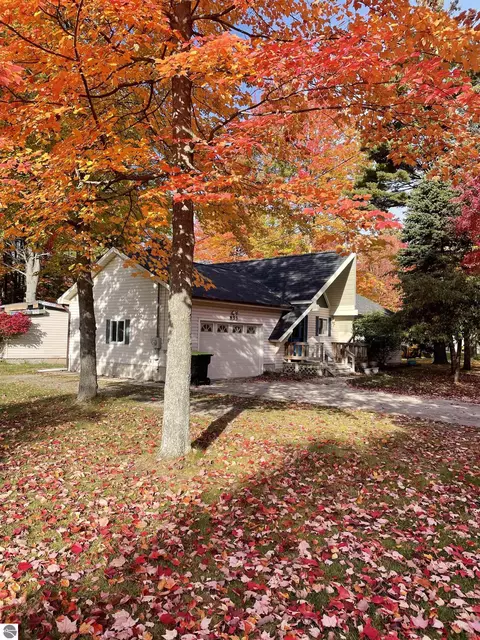 833 Newman St, East Tawas, MI 48730