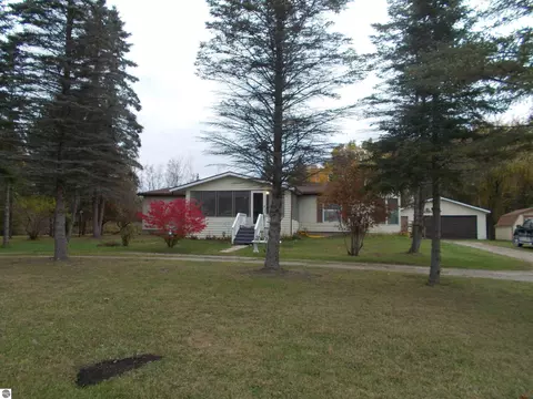 66406654 Terry Ln, Hale, MI 48739