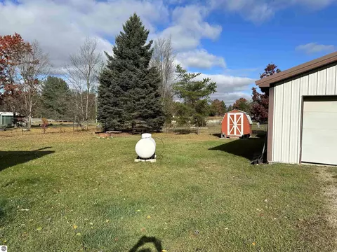 771 Robert Dr, Harrison, MI 48625 photo 36