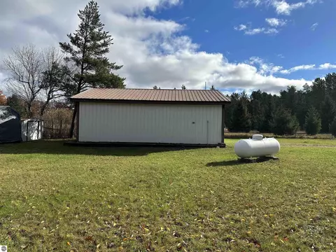 771 Robert Dr, Harrison, MI 48625 photo 32