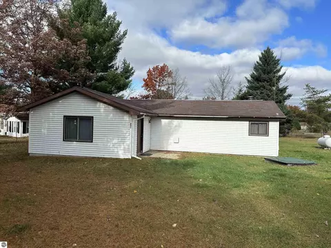771 Robert Dr, Harrison, MI 48625 photo 2