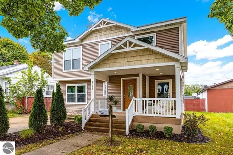 1033 S Arnold St, Mount Pleasant, MI 48858