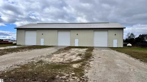 3841 Walker Ave, Cadillac, MI 49601