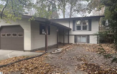 201 Heritage Ct, Mount Pleasant, MI 48858