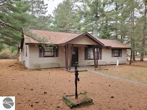 2821 Fourth St, Saint Helen, MI 48656