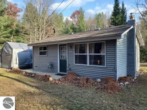 1214 Little Crk, Alger, MI 48610