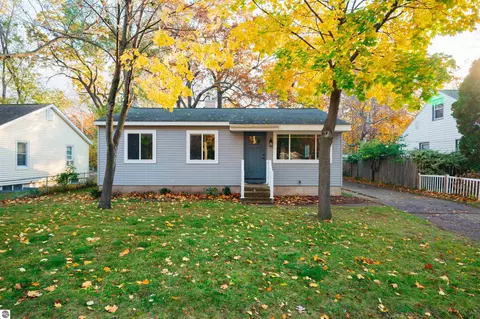 948 Baldwin St, Traverse City, MI 49686